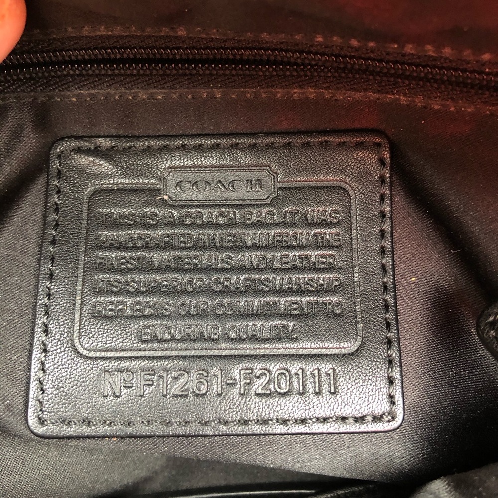 ❌ SOLD ❌ Black Coach Medium Shoulder Bag - Picture 4 of 9